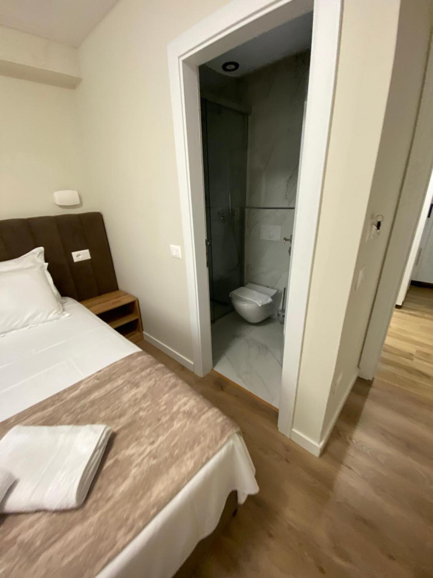 Petite Maison Hermes 3* Tirana