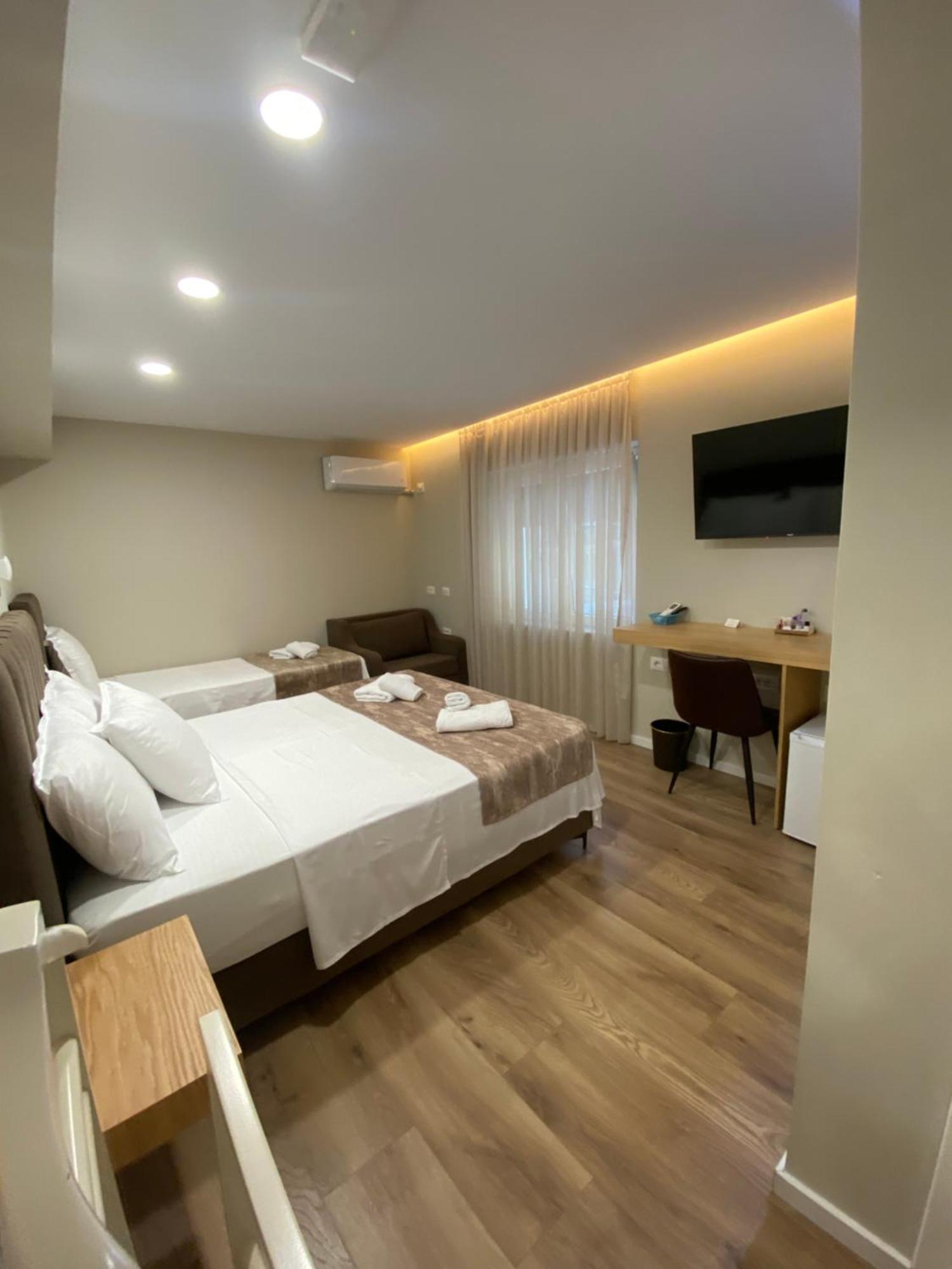 Petite Maison Hermes 3* Tirana